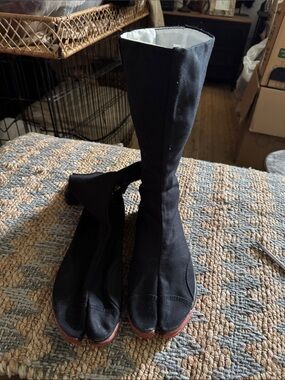 Black Split-Toe Women's Canvas Boots 8.5-9